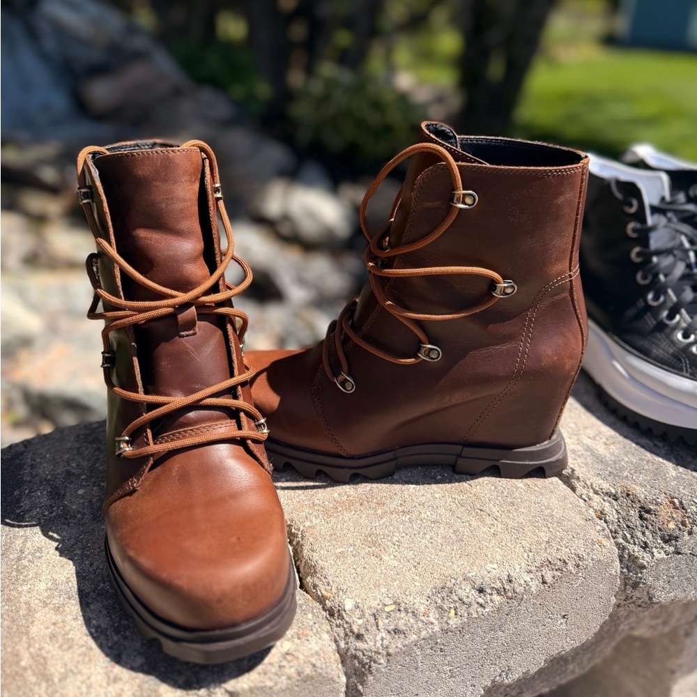 Sorel Joan of Arctic lll Waterproof Wedge Boot size 9 Brown Ankle Women